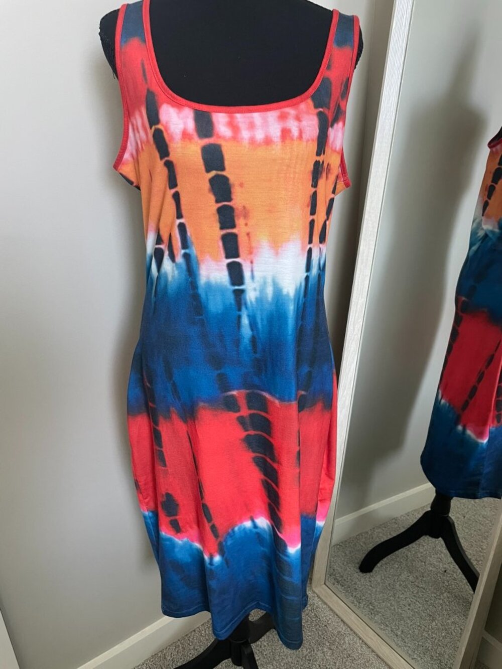 Vibrant Tie‑Dye Sleeveless Scoop‑Neck Dress – Bodycon– Multicolor